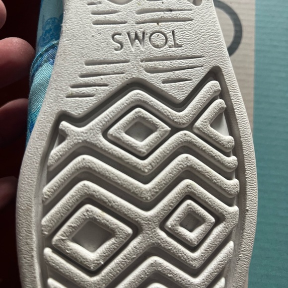 Toms side 8.5   Turtle print 🐢 - Picture 4 of 4